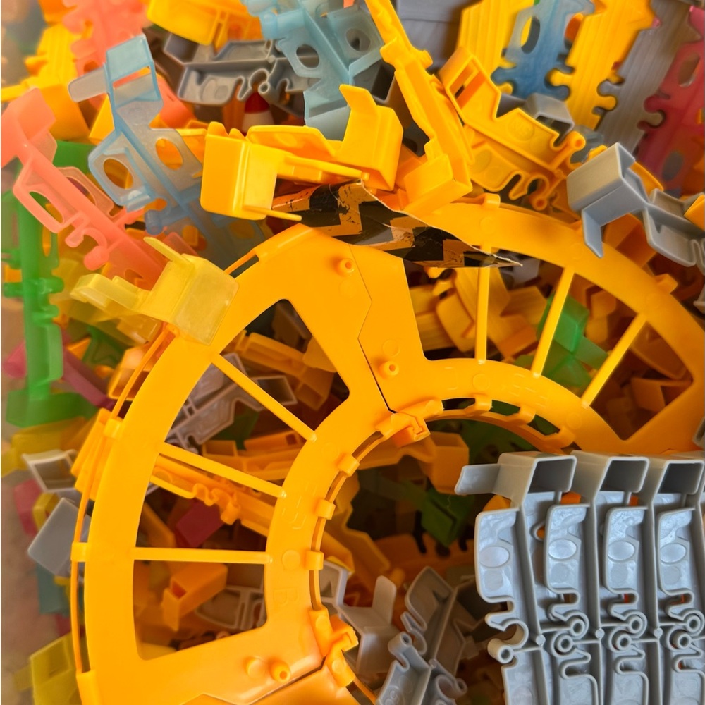 Colorful Building Racetrack/Construction Set for Kids - Picture 7 of 10